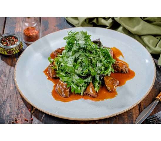 Теплый салат с куриной печенью